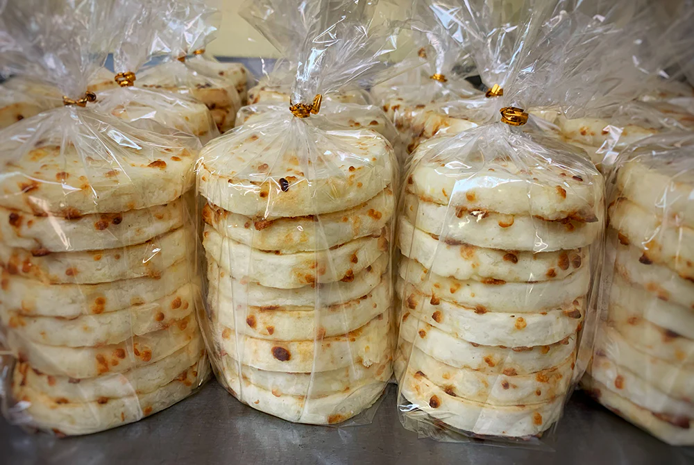 Arepas de Maíz Pilado | Ground Corn Arepa - Image 3